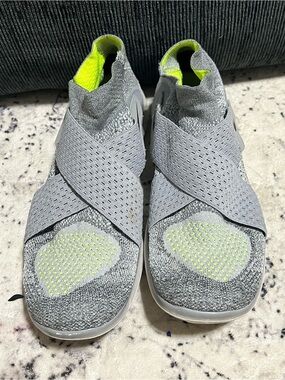Women’s Nike Free RN Motion Flyknit 2017 running shoes - Gray Size 8